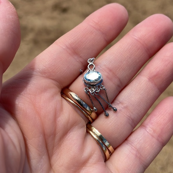 ✨SOLD✨Beautiful 925 Silver and Oval Aquamarine Earrings - Picture 15 of 17